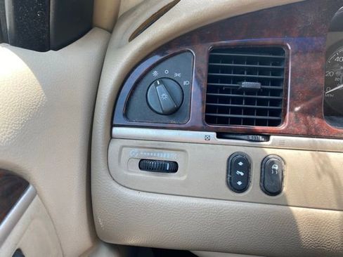 Used 2006 Lincoln Town Car Signature Limited RWD image 22