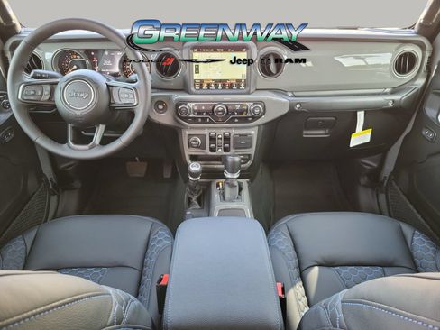 Used 2023 Jeep Gladiator Sport AWD/4WD image 12
