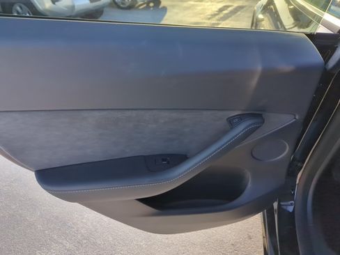 Used 2022 Tesla Model Y Performance AWD/4WD image 9