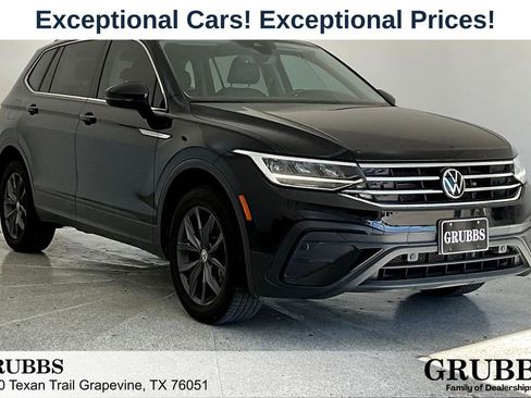 Used 2023 Volkswagen Tiguan SE w/ Panoramic Sunroof Package image 1