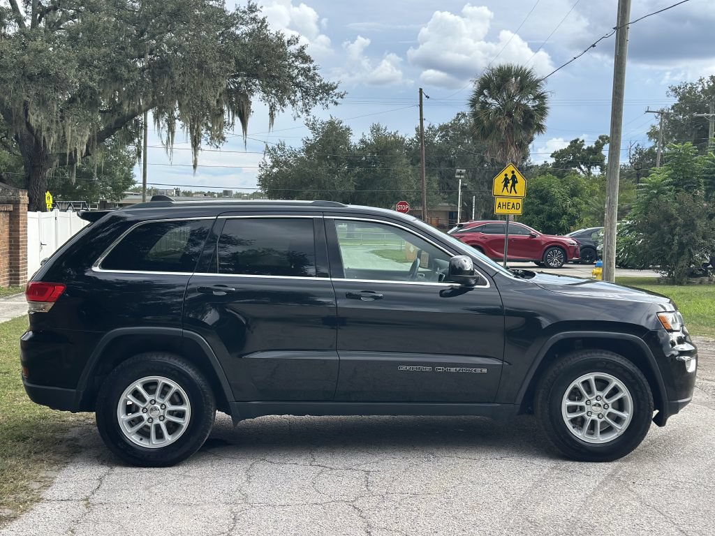 Used 2018 Jeep Grand Cherokee Laredo AWD/4WD image 6