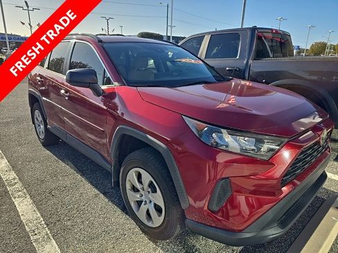Used 2020 Toyota RAV4 LE image 1