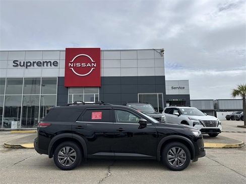 Certified 2025 Nissan Pathfinder SV w/ Black Appearance Package image 7