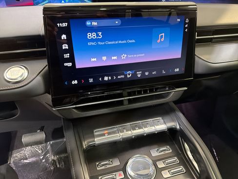 New 2026 Lincoln Nautilus Premier image 17