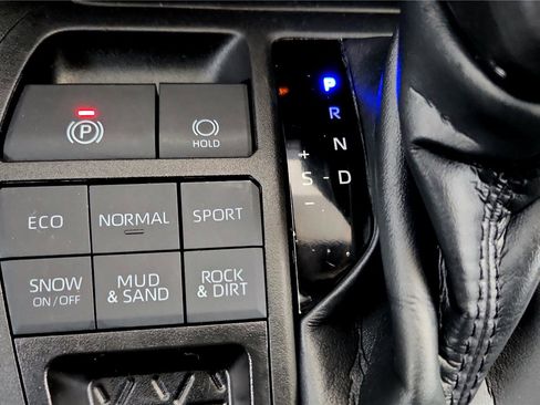 Used 2023 Toyota RAV4 LE image 33