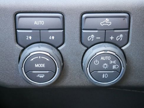 Certified 2025 Chevrolet Silverado 1500 RST AWD/4WD image 31