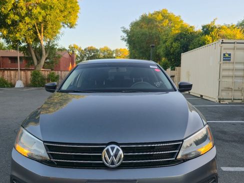 Used 2015 Volkswagen Jetta SE FWD image 1