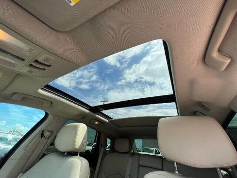 Used 2012 Cadillac SRX Luxury image 17