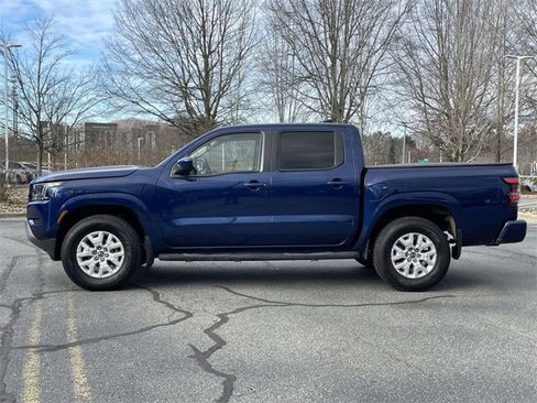 Used 2022 Nissan Frontier SV image 2