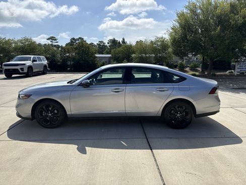 Used 2025 Honda Accord SE image 6