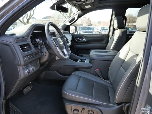 Used 2022 GMC Yukon XL SLT w/ SLT Premium Package image 12