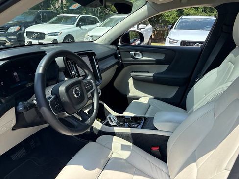 Certified 2023 Volvo XC40 B5 Plus w/ Driver Assist Package AWD/4WD image 18