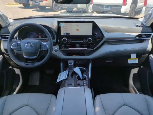 New 2026 Toyota Highlander Limited AWD/4WD image 15