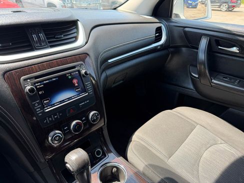 Used 2017 Chevrolet Traverse LT FWD image 20