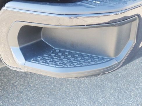 Used 2024 GMC Sierra 1500 Elevation image 12