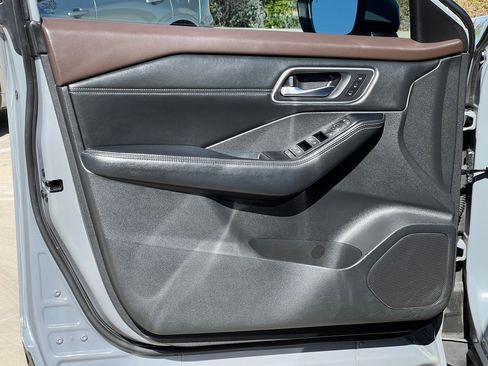 Used 2021 Nissan Rogue SL image 12