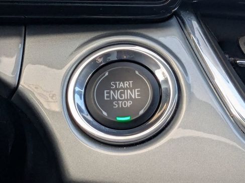 Used 2025 Chevrolet Trax LT image 31