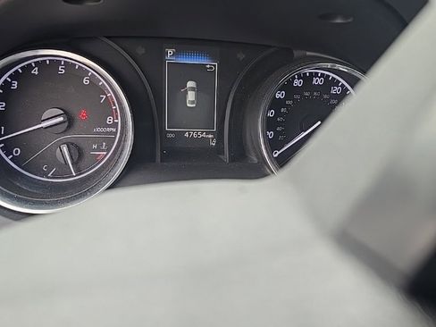 Used 2019 Toyota Camry LE w/ Phone Cable & Charge Package image 9