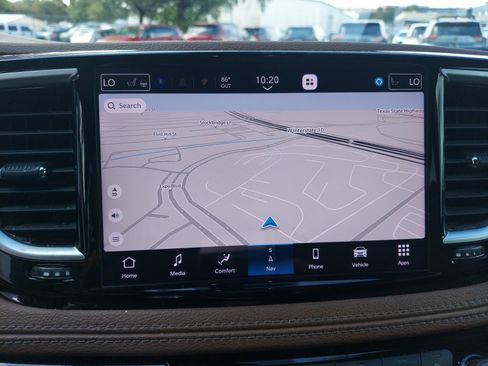 Used 2021 Chrysler Pacifica Limited w/ Uconnect Theater Family Group AWD/4WD image 14