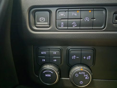 Used 2024 Chevrolet Tahoe Z71 AWD/4WD image 35