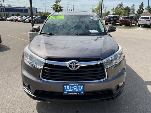 Used 2015 Toyota Highlander XLE AWD/4WD image 12