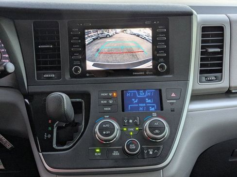 Used 2020 Toyota Sienna LE image 14