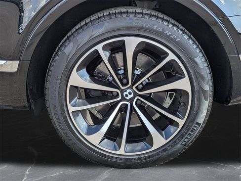 Used 2018 Bentley Bentayga image 35