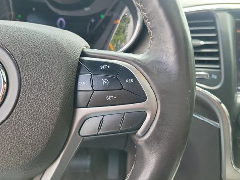 Used 2018 Jeep Grand Cherokee Overland AWD/4WD image 23