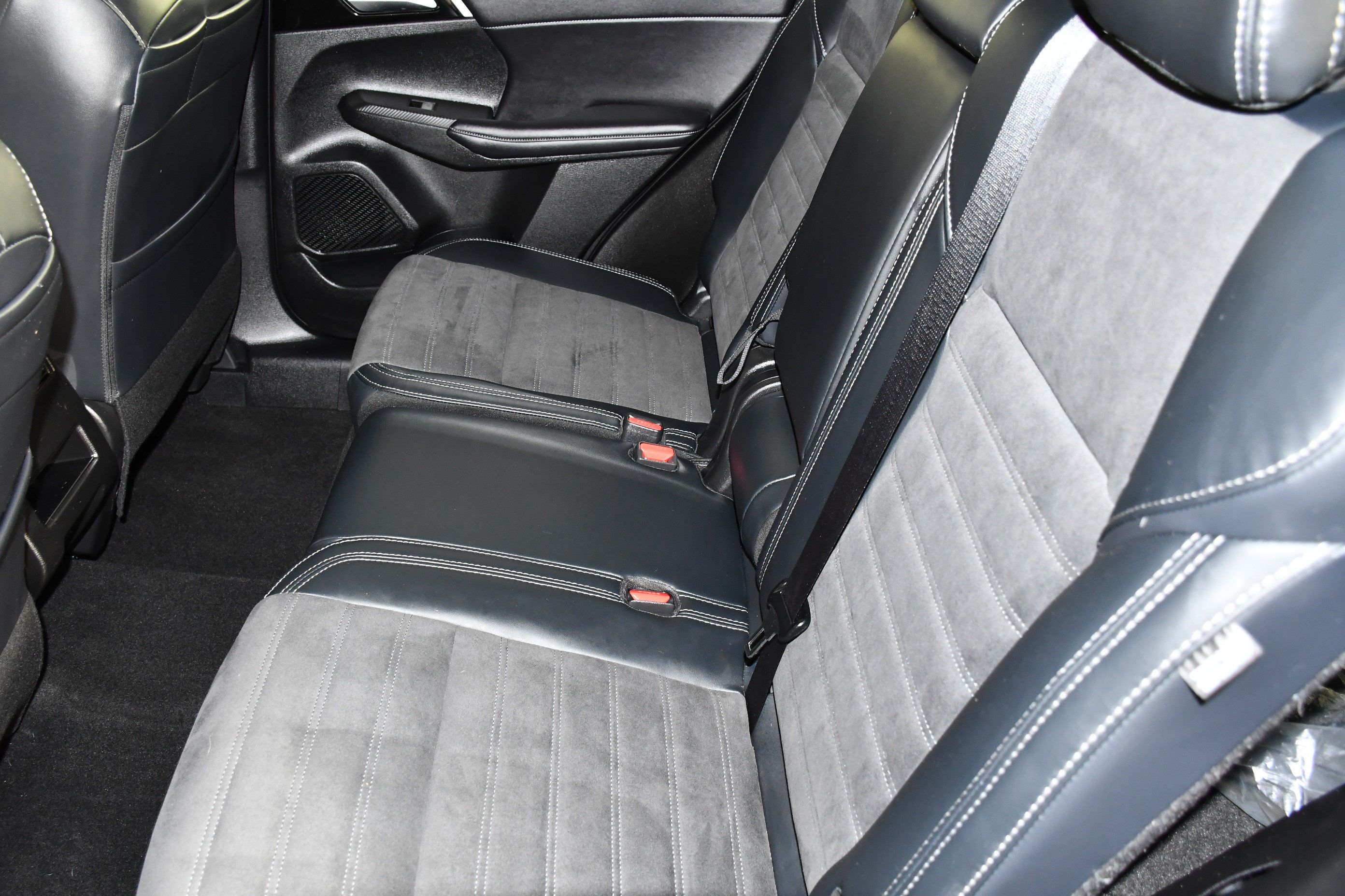 Used 2024 Mitsubishi Outlander SE AWD/4WD image 45