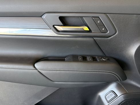 New 2026 GMC Terrain Elevation w/ Elevation Premium Package AWD/4WD image 12