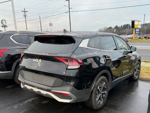 Used 2023 Kia Sportage EX image 4