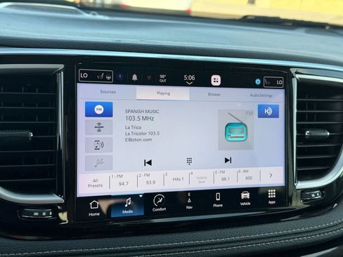 Used 2023 Chrysler Pacifica Limited image 21