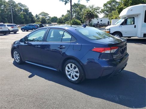 Used 2022 Toyota Corolla LE image 4