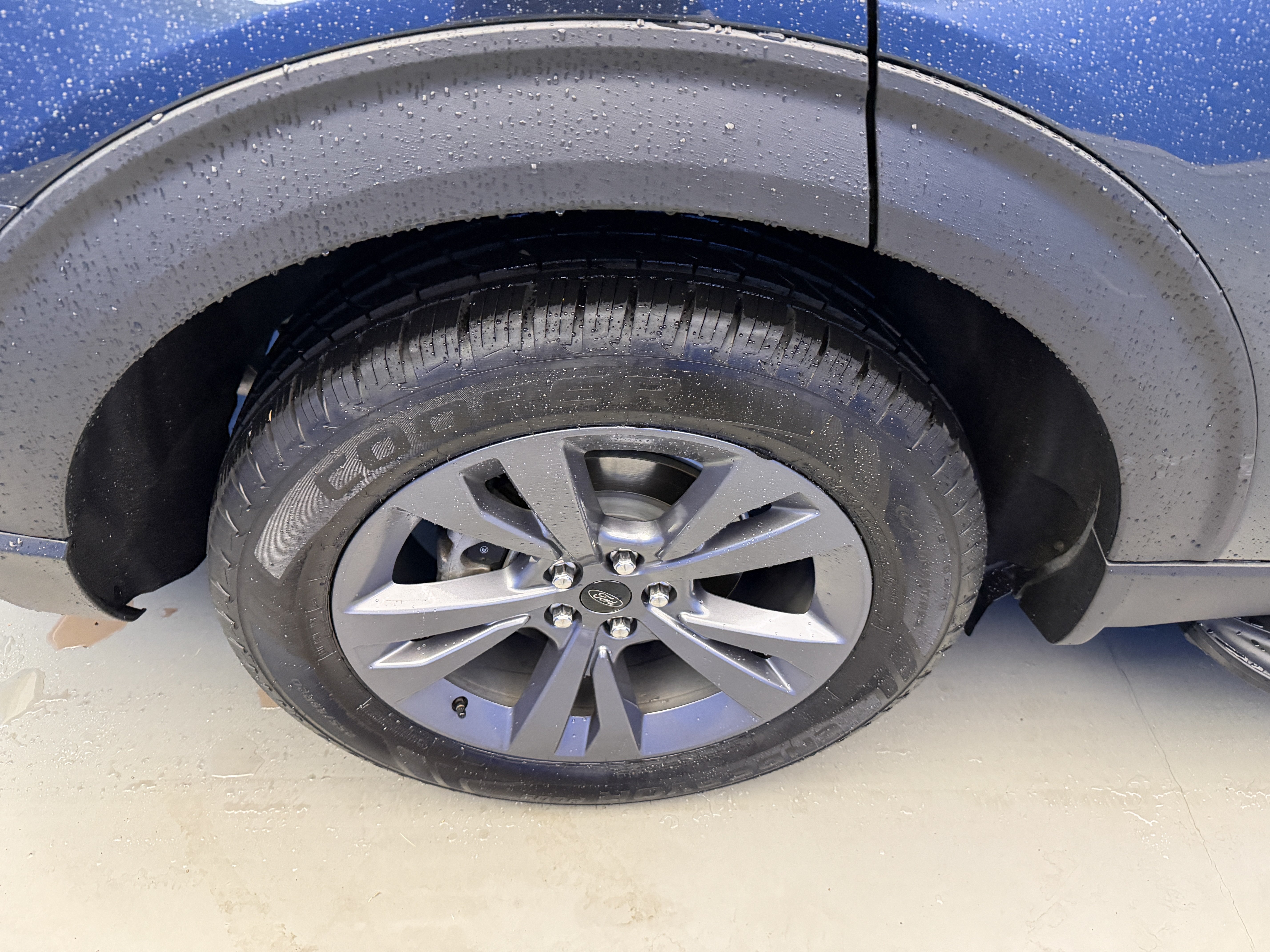 Used 2024 Ford Explorer XLT w/ Equipment Group 202A AWD/4WD image 8