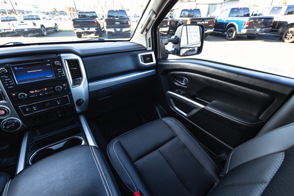 Used 2018 Nissan Titan PRO-4X AWD/4WD image 30