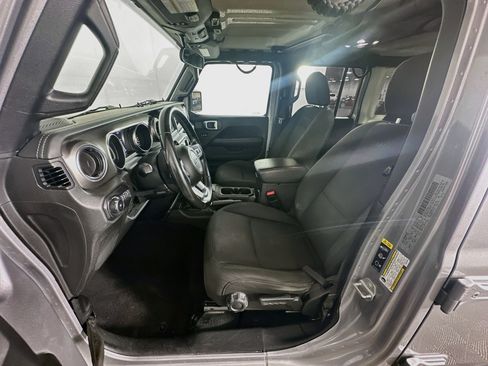 Used 2020 Jeep Wrangler Unlimited Sahara AWD/4WD image 13