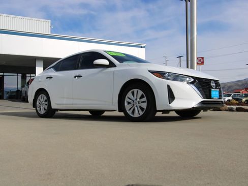 Used 2025 Nissan Sentra S image 3