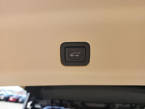 Used 2024 Cadillac Escalade Premium Luxury AWD/4WD image 12