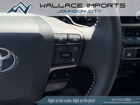 Used 2025 Toyota Camry SE w/ Convenience Package FWD image 33