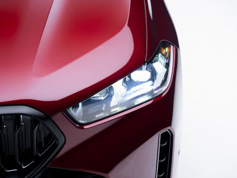 Used 2025 BMW X6 xDrive40i w/ Executive Package image 11