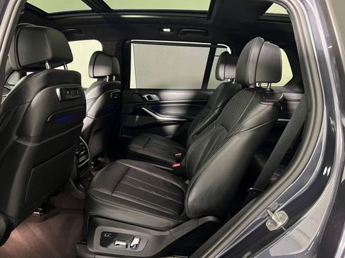 Used 2021 BMW X7 M50i image 12
