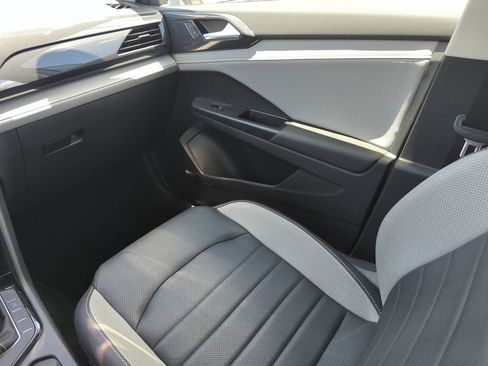 Used 2022 Volkswagen Taos SEL AWD/4WD image 27