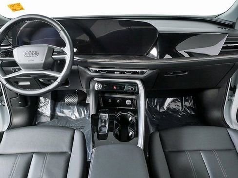 Used 2025 Audi Q5 Premium w/ Convenience Package image 18