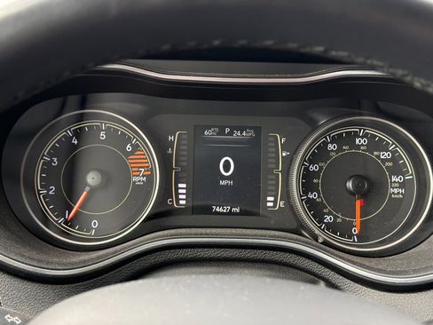Used 2019 Jeep Cherokee Latitude Plus FWD image 23