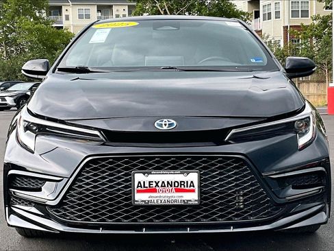 Used 2025 Toyota Corolla SE w/ SE Premium Package FWD image 3