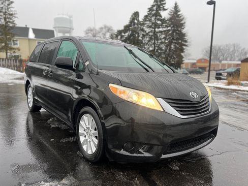 Used 2012 Toyota Sienna LE image 12