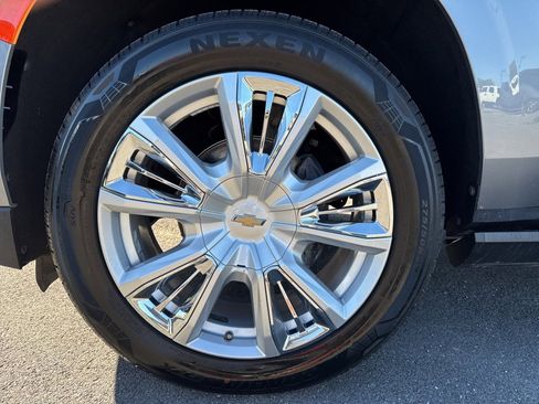 Used 2021 Chevrolet Suburban High Country w/ Premium Package image 17