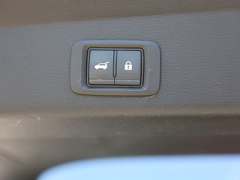 Used 2024 Mitsubishi Outlander 4WD Plug-In Hybrid image 16