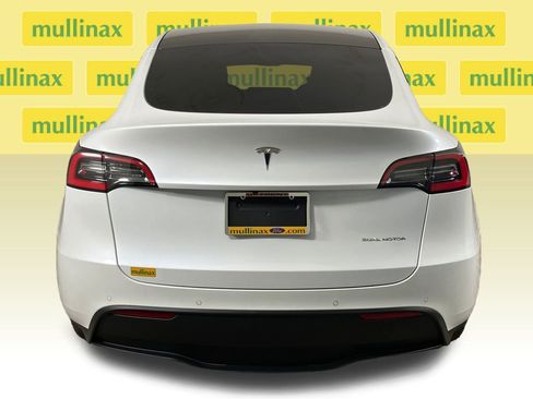 Used 2021 Tesla Model Y Long Range image 8
