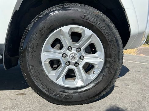 Used 2024 Toyota 4Runner SR5 AWD/4WD image 31